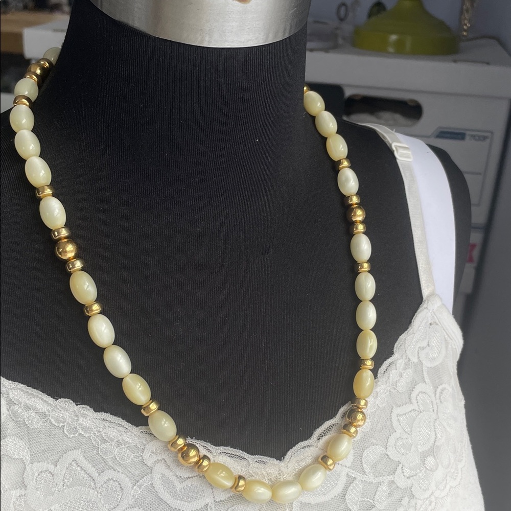 Napier Vintage Faux Alabaster & Gold tone beads Necklace